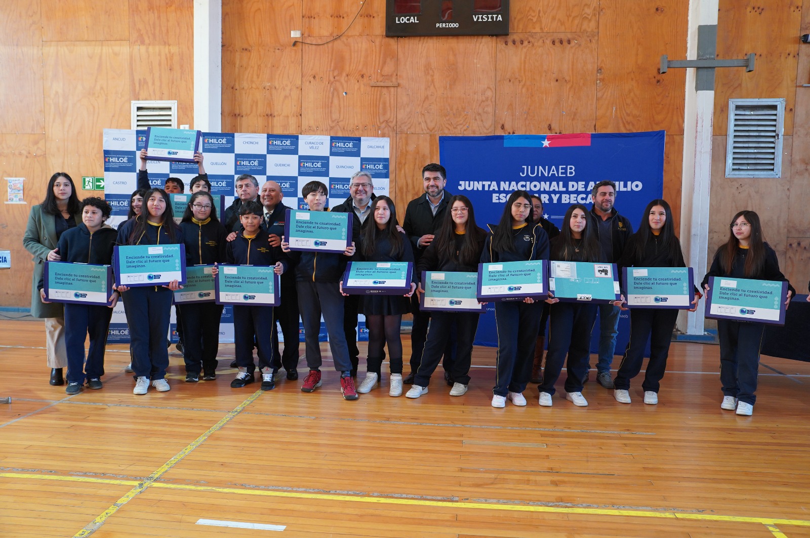 Junaeb entregará 1.223 computadores a estudiantes de Chiloé